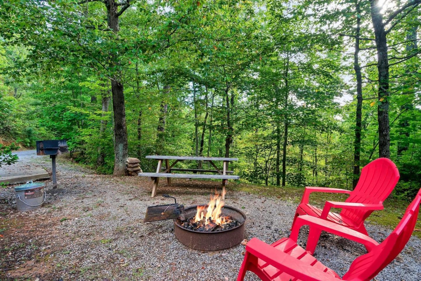 Romantic Mtn Cabin Hot Tub & Jacuzzi Views Севьервилл Экстерьер фото